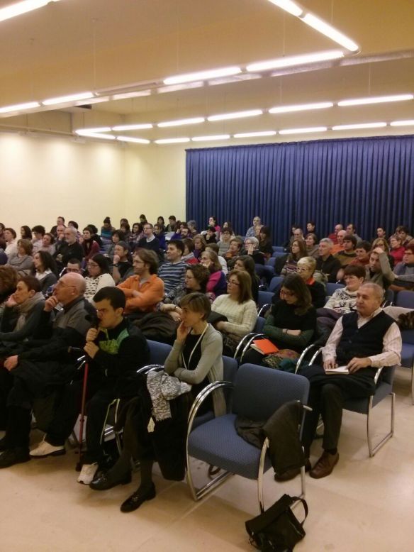 Escuchando ensimismados a Rodríguez Almodóvar. Sala de usos múltiples del Ayuntamiento de Logroño.20-02-2015